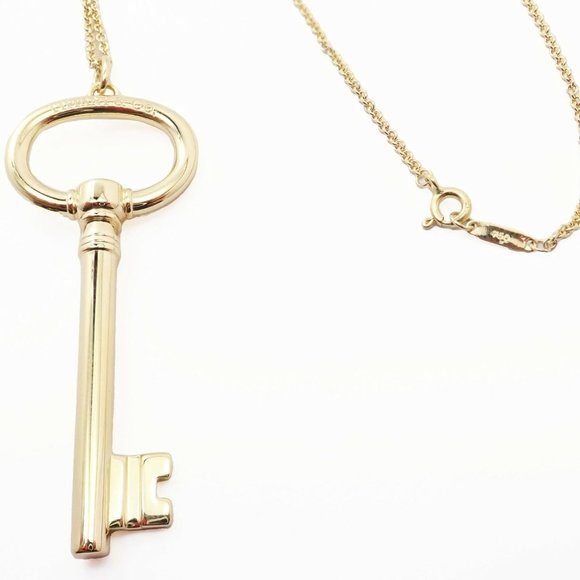 Authentic! Tiffany & Co 18k Yellow Gold Oval Key Pendant Necklace - Picture 4 of 6